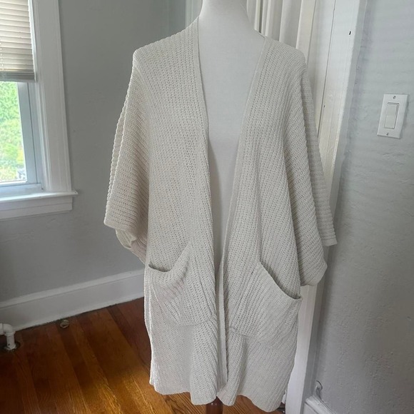 Medium Aerie Women's White and Cream Oversized Jumper - Picture 4 of 8